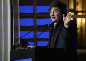 Milei reveló cuándo se eliminarán las bandas cambiarias y defendió la apertura económica