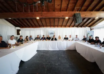 Kicillof gana tiempo con una frágil «pax sindical»  y avanza con dos decisiones clave para la interna