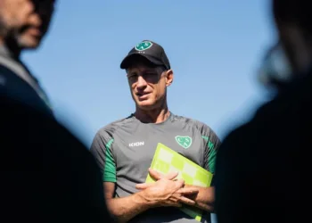 Con un mega evento, Sarmiento presenta el plantel e indumentaria