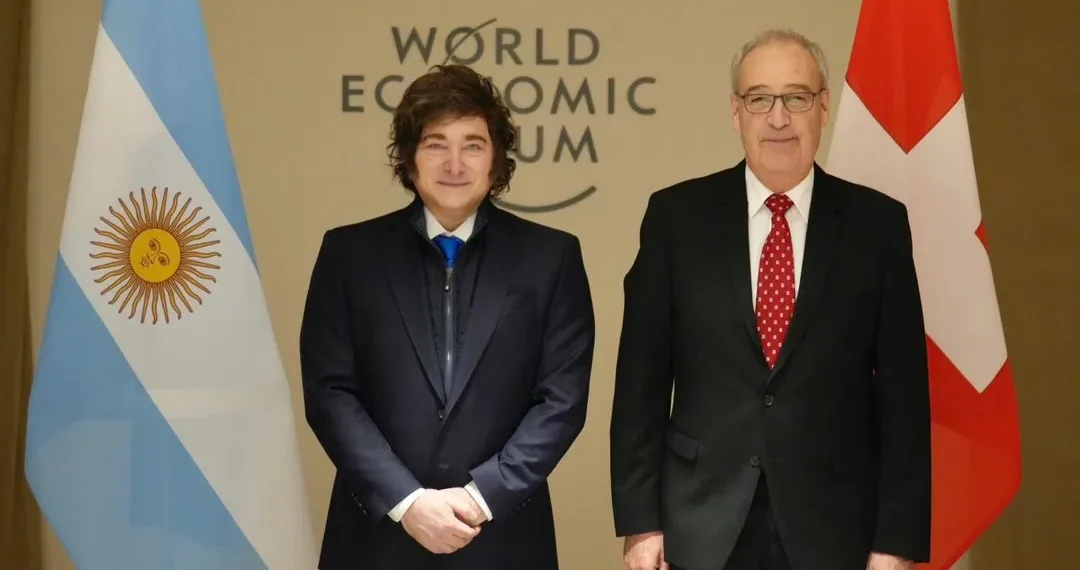 Milei en Davos: se reunió con autoridades de bancos y saludó a su par de Suiza, Guy Parmelin