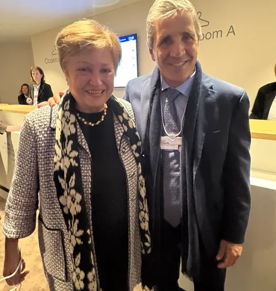 Caputo calificó de “muy fructífero” el viaje a Davos