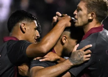 Lanús goleó a Sarmiento de La Banda y avanzó en la Copa Argentina