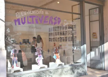 Inauguraron la muestra “El multiverso de Jona dibuja”