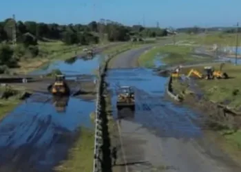 Pinamar: cortaron la Autovía 11 por un derrame cloacal