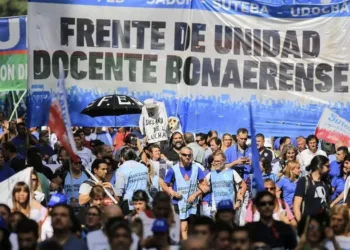 Los docentes bonaerenses también reclaman la reapertura «urgente» de las paritarias
