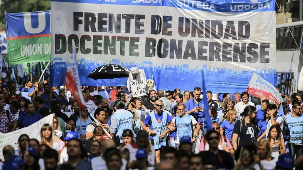 Los docentes bonaerenses también reclaman la reapertura «urgente» de las paritarias