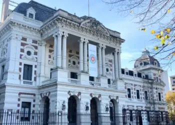 La Provincia retoma las paritarias con los gremios y sobrevuela un ajuste por decreto