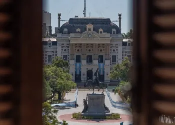 La Provincia recibe a estatales, docentes y judiciales para negociar salarios