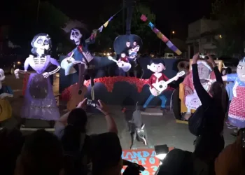 La quema de muñecos volvió a marcar el inicio del año en La Plata