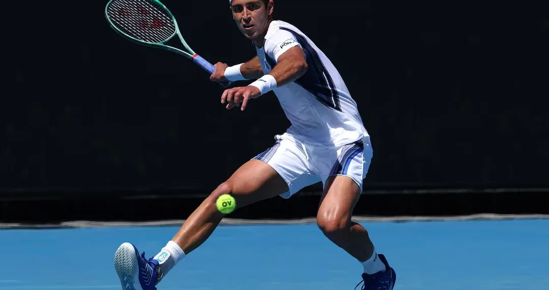 El platense Etcheverry derrotó a Kecmanovic en su debut en el Australian Open