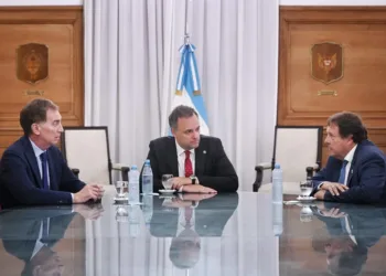 Sigue la ronda: Santilli recibió a Weretilneck y sumó un nuevo apoyo para la reforma laboral de Milei