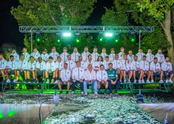 Sarmiento presentó el plantel 2026 y nueva indumentaria