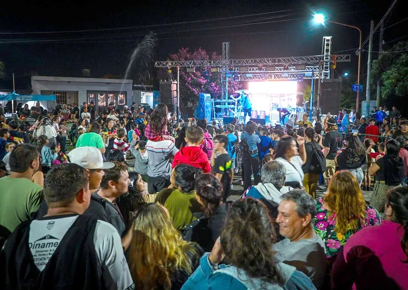 El Barrio Ferroviario mantiene vivo el espíritu del carnaval