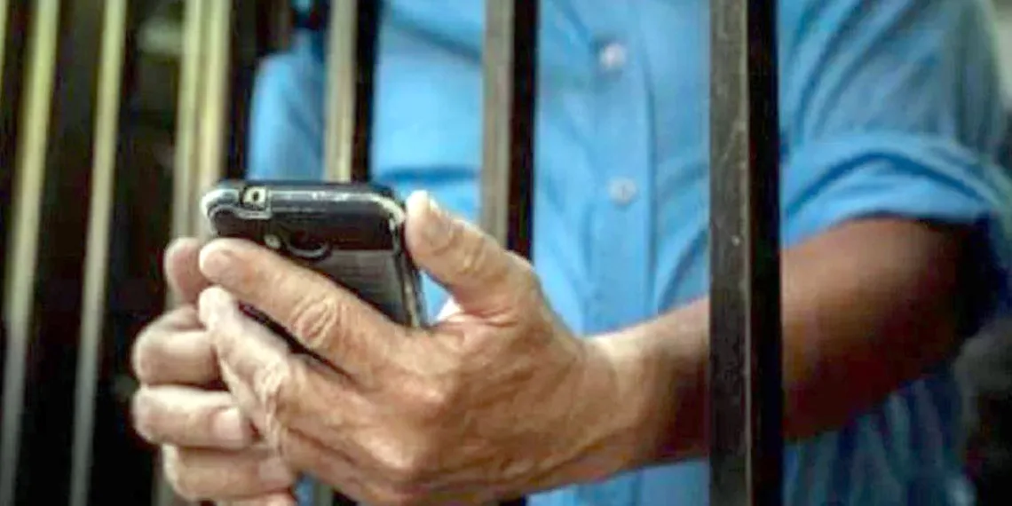 Cibercrimen: el peligro del uso de celulares en las cárceles