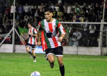 Ambos Mundos no se baja de la pelea por el título: goleó a Origone y se metió en la final