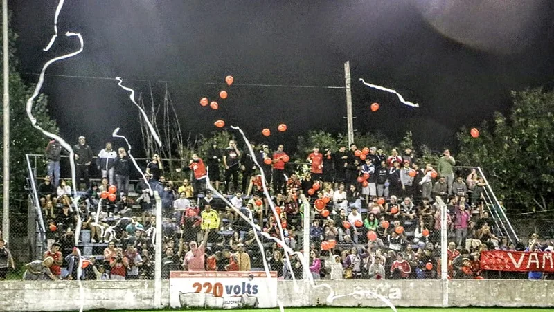 Nocturno: Origone vs. Independiente, uno de los dos seguirá en carrera