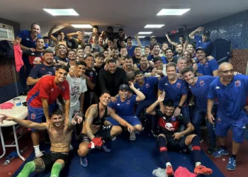 Tigre goleó a Racing y se  subió a la punta de la Zona B