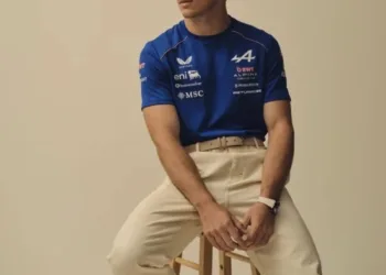 Colapinto modeló la ropa oficial de Alpine para la Fórmula 1 2026