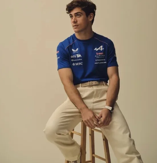 Colapinto modeló la ropa oficial de Alpine para la Fórmula 1 2026