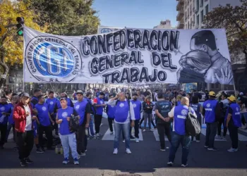 La CGT amenaza con un paro general y presiona a Diputados para frenar la reforma laboral