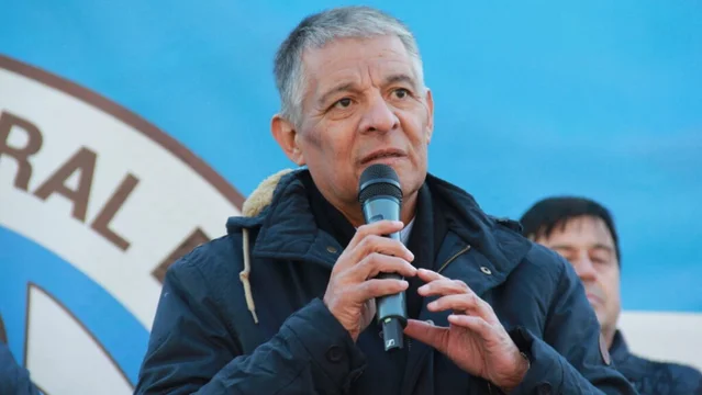 Argüello acusó “traición” de gobernadores peronistas y advirtió que la reforma laboral “retrocede a 1900”