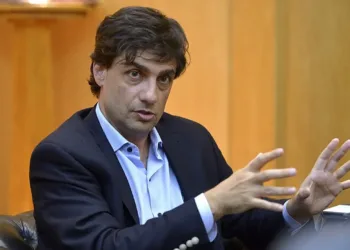 Lacunza: “La estabilización evitó el colapso, pero la economía sigue planchada”