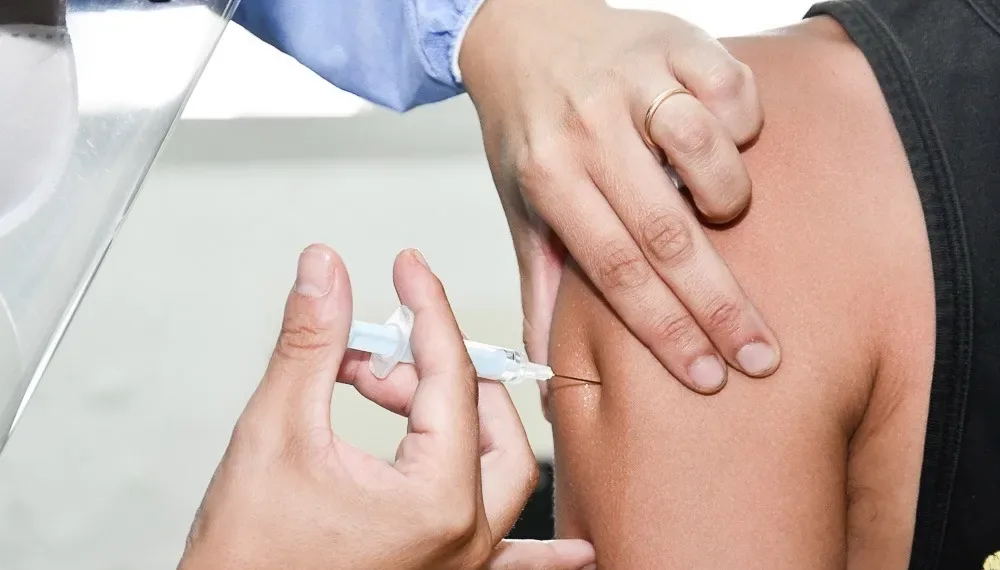 Adelantan el inicio de la campaña de vacunación contra la gripe