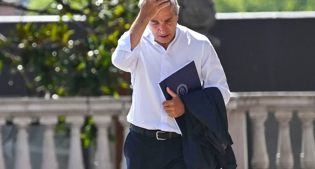 Luis Caputo sale a buscar financiamiento para pagar vencimientos por $7,2 billones