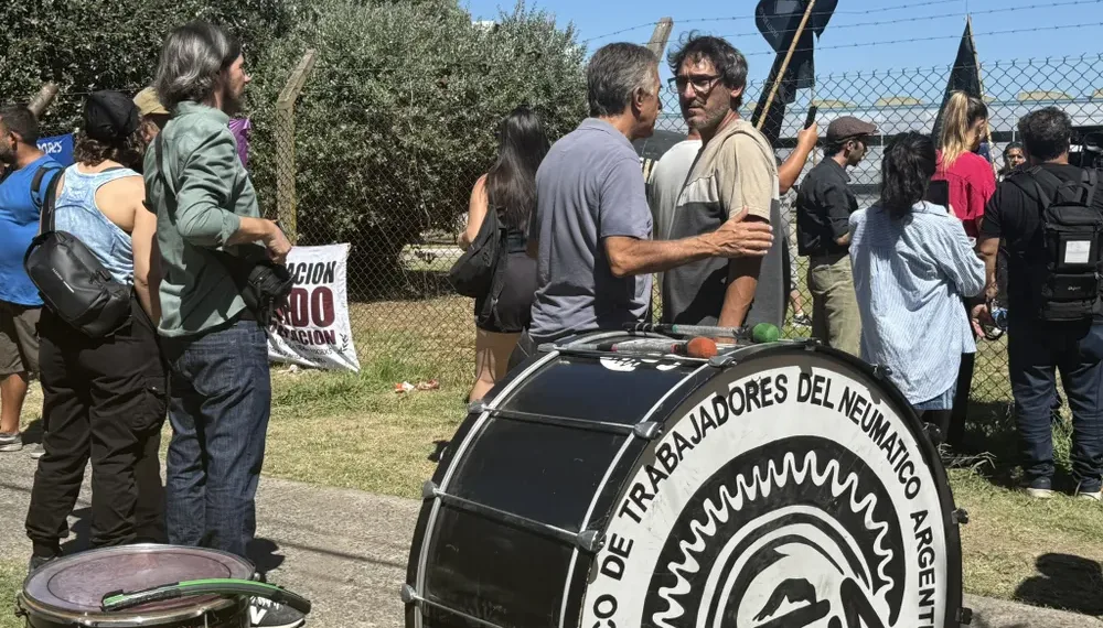 Fate: el Gobierno suspendió por 15 días los despidos en la empresa de neumáticos