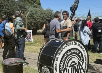 Fate: el Gobierno suspendió por 15 días los despidos en la empresa de neumáticos