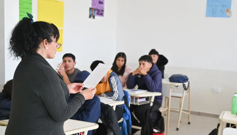 Buscan unificar la carga horaria de los docentes en una misma escuela