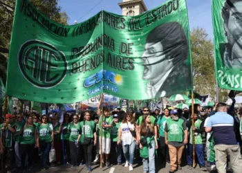 Kicillof convocó a los estatales  para retomar las negociaciones