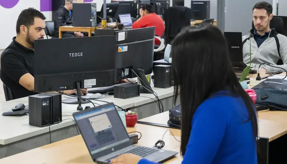 En medio del conflicto, Provincia liquidó una suba de 1,5% a cuenta a docentes y estatales