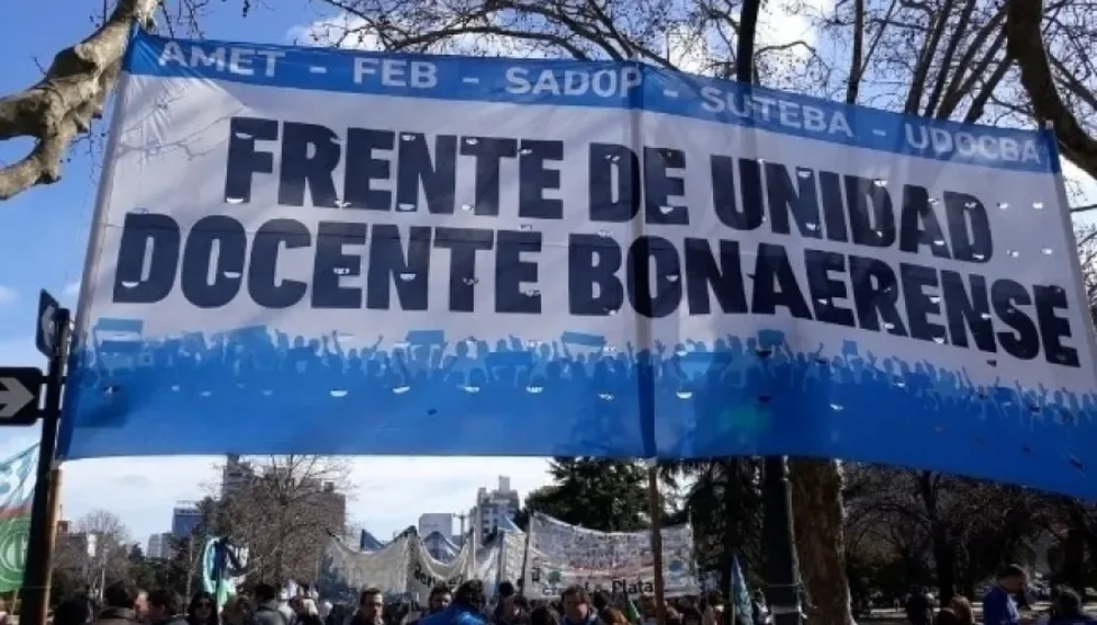 Docentes bonaerenses convocaron a un paro  en contra del proyecto de reforma laboral