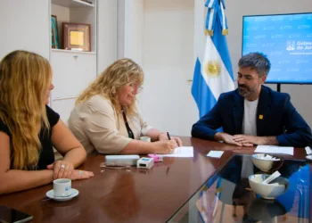 Fiorini entregó fondos al Consejo Escolar