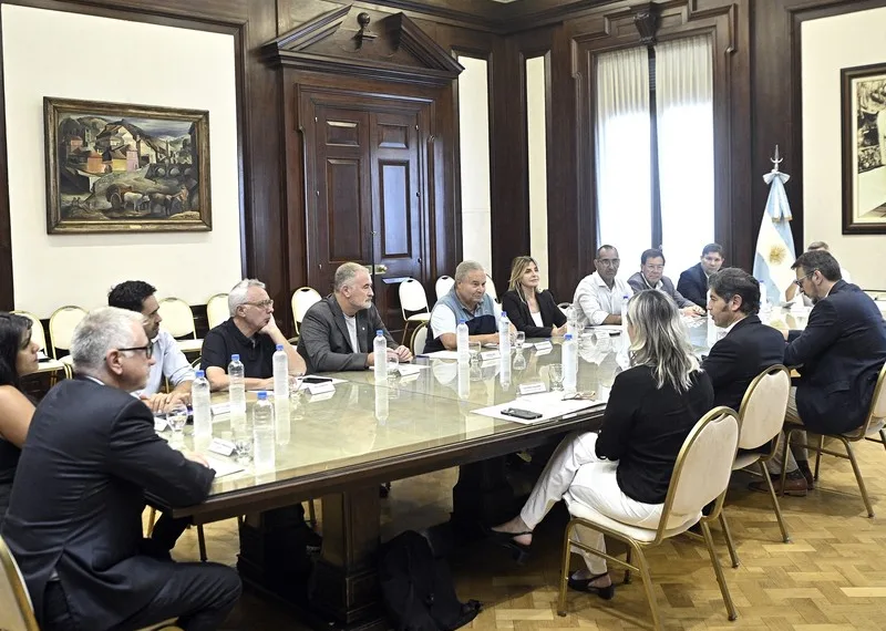 Kicillof y Cuattromo firmaron convenios con  municipios para la compra de equipamiento