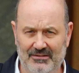 Escándalo en Cancillería: pagan la hora de clase a la esposa de Sturzenegger hasta un 338% más cara