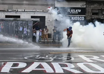 Incidentes fuera del Congreso mientras se debate la reforma laboral
