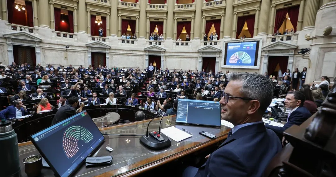 En una sesión caldeada se aprobaron dos leyes clave en Diputados
