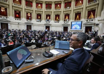 En una sesión caldeada se aprobaron dos leyes clave en Diputados