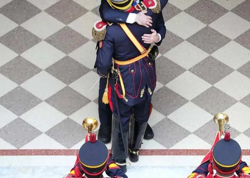 Tras el aval judicial, Milei encabeza la entrega del sable corvo de San Martín en San Lorenzo