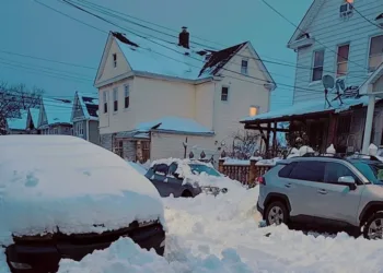 Histórica tormenta de nieve azota Nueva York y paraliza el noreste de EE. UU.
