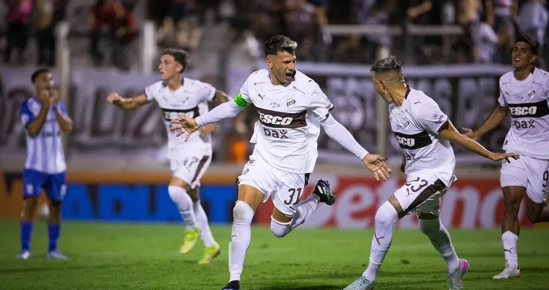 Platense se lo ganó en el final a Argentino Monte Maíz y avanzó en la Copa Argentina
