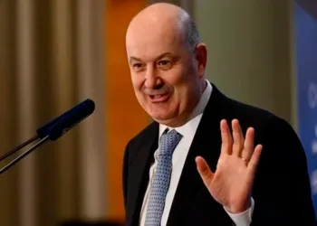 Sturzenegger alquiló 4 pisos y 24 cocheras por 720 millones de pesos en Diagonal Norte mientras el Gobierno impulsa el “alquiler cero»