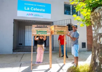 Vecinos del barrio La Celeste participaron de la entrega de cestos domiciliarios de residuos