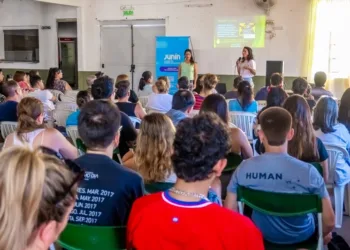 Continúan las capacitaciones en manipulación de alimentos en los barrios de la ciudad