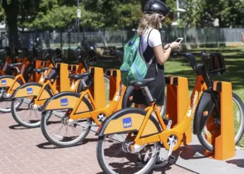 Buscan fomentar las bicicletas  y desalentar el uso de vehículos