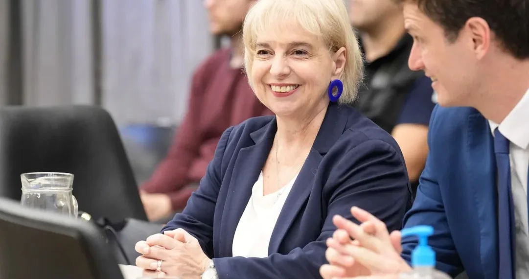 La Libertad Avanza propone prohibir celulares en cárceles