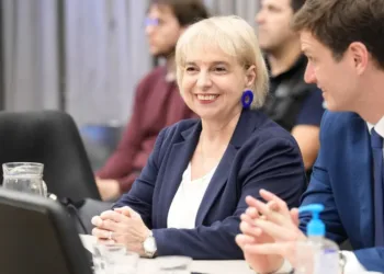 La Libertad Avanza propone prohibir celulares en cárceles