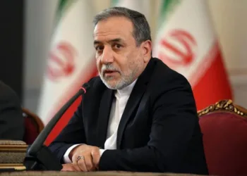 Canciller iraní sostiene que el control del estrecho de Ormuz es un “derecho legítimo” de Irán